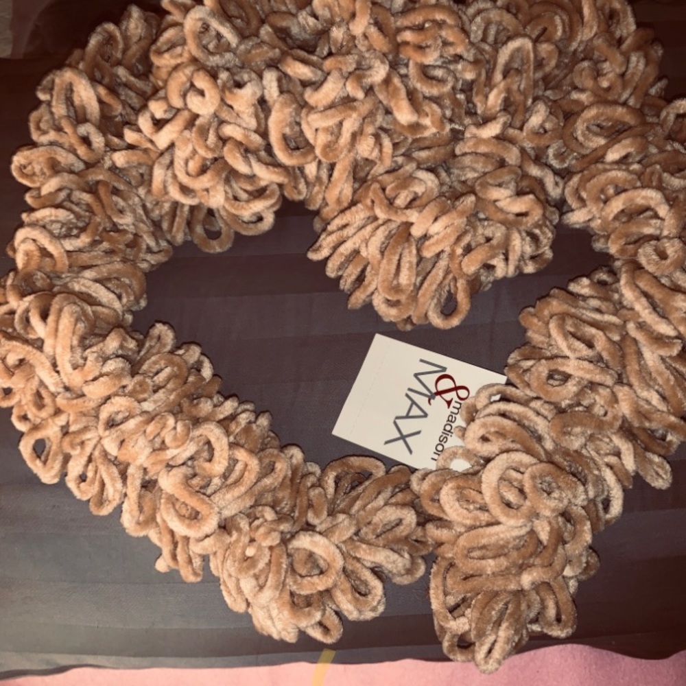 ☼𝘽𝙊𝙊𝙃𝙊𝙊 𝙈𝘼𝘿𝙄𝙎𝙊𝙉 & 𝙈𝘼𝙓 𝙎𝘾𝘼𝙍𝙁 ☼ - Picture 2 of 3